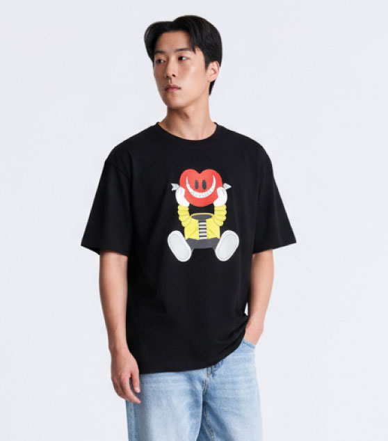 AIIZ Big Heart Graphic T-Shirt